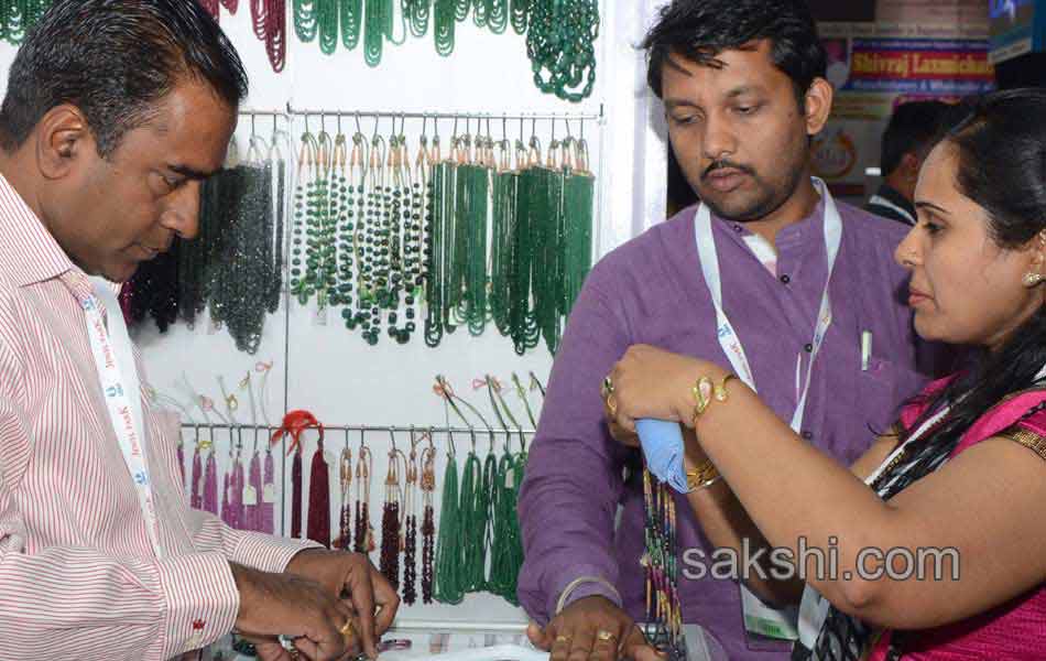 Jewellery Fair Models Noise6