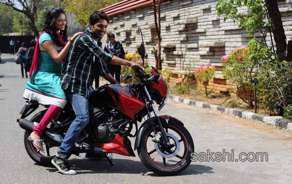 ee varsham sakshiga movie stills2