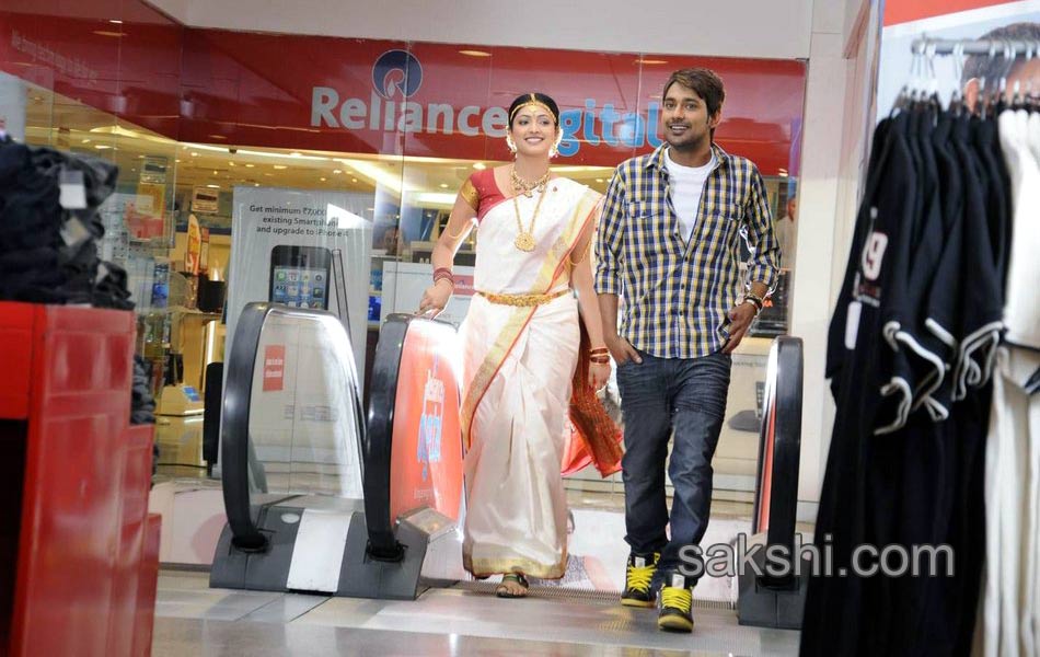 ee varsham sakshiga movie stills5