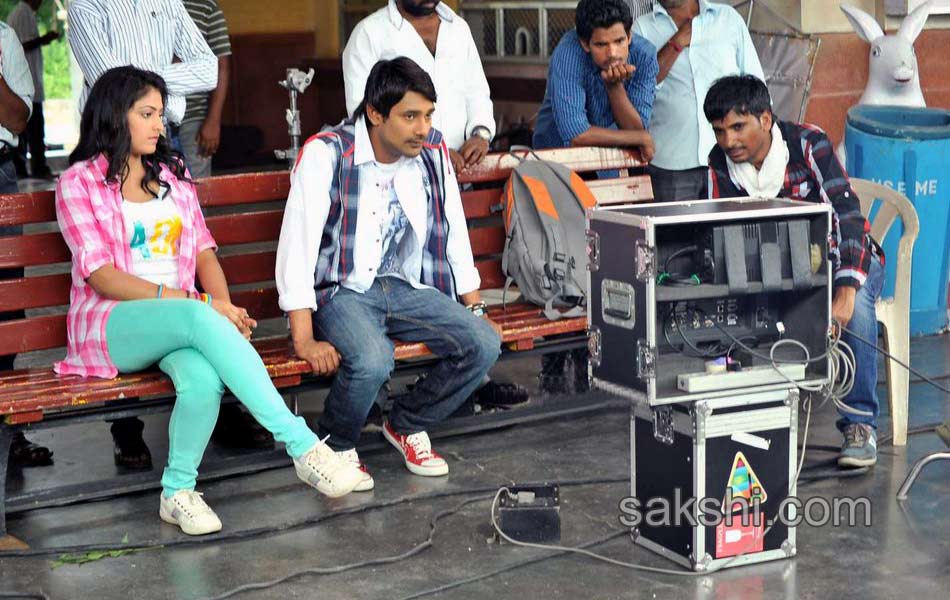ee varsham sakshiga movie stills14