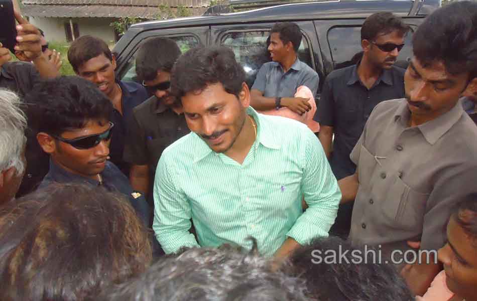 Y S jagan mohan reddy to tour cyclone affected areas - Sakshi14