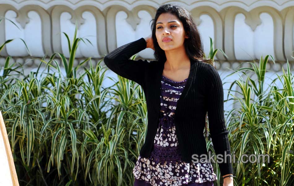 Vundile Manchi Kalam Mundu Munduna Movie Stills3