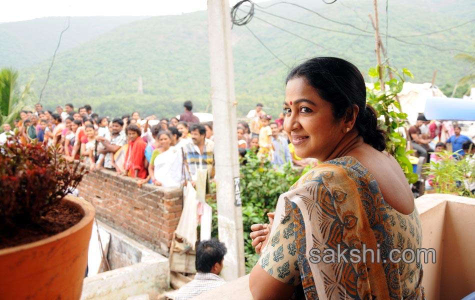 Vundile Manchi Kalam Mundu Munduna Movie Stills19
