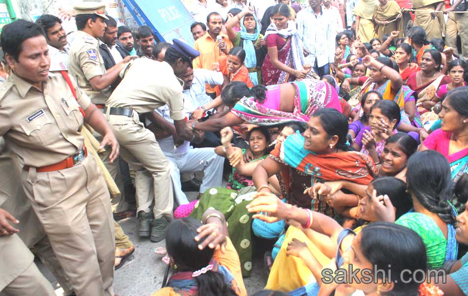 IKP employees to attack collectrate demanding salaries3