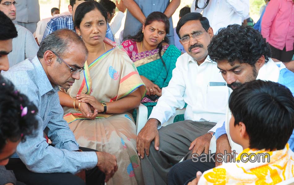 completion of nandamuri janakiram last rites - Sakshi12