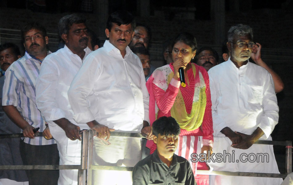second day of ys sharmila paramarsha yatra27