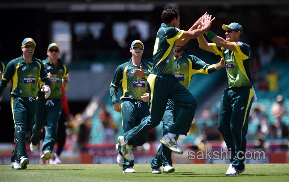 Australia v England Tri Series7