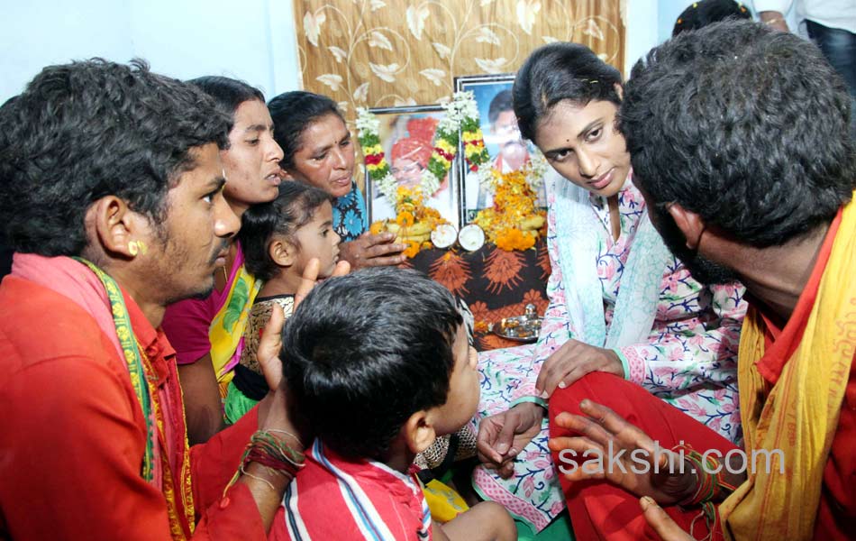ys sharmila paramarsha yatra 4th day in nalgonda1
