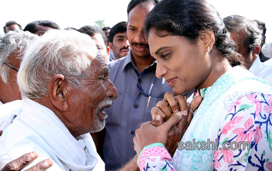 ys sharmila paramarsha yatra 4th day in nalgonda2