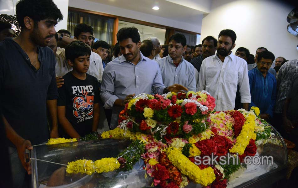 celebrities pays tribute to ramanaidu - Sakshi2