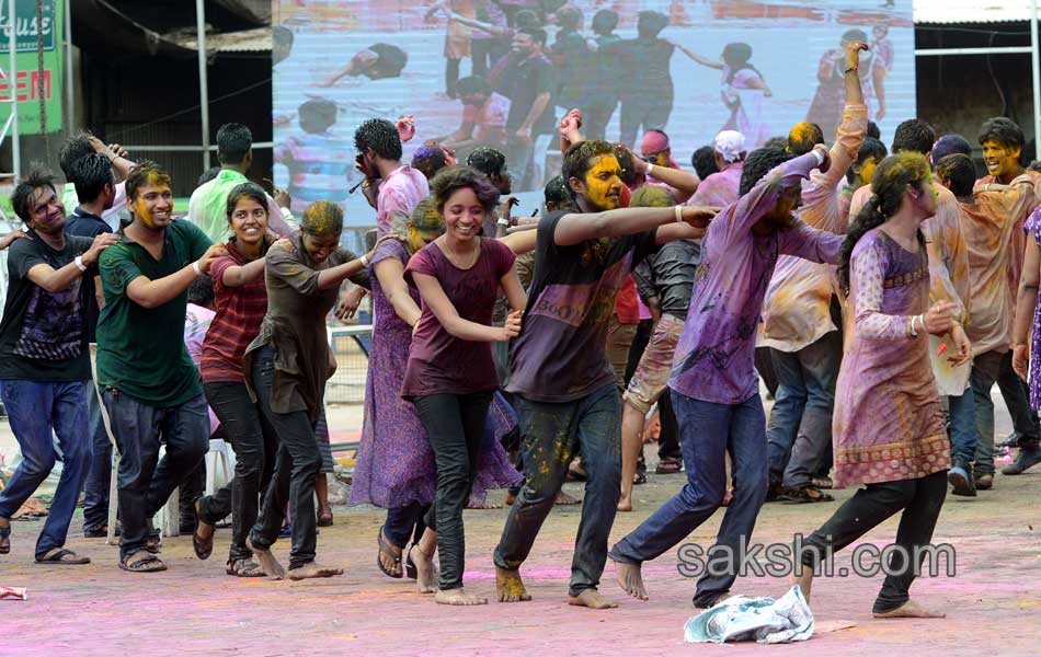 holi celebration in hyderabad13