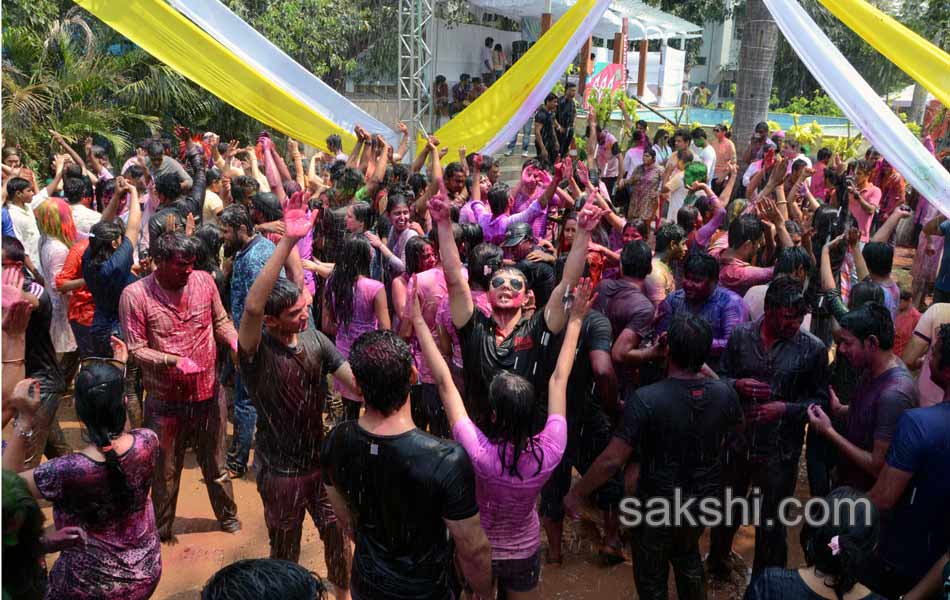 holi celebration in hyderabad15