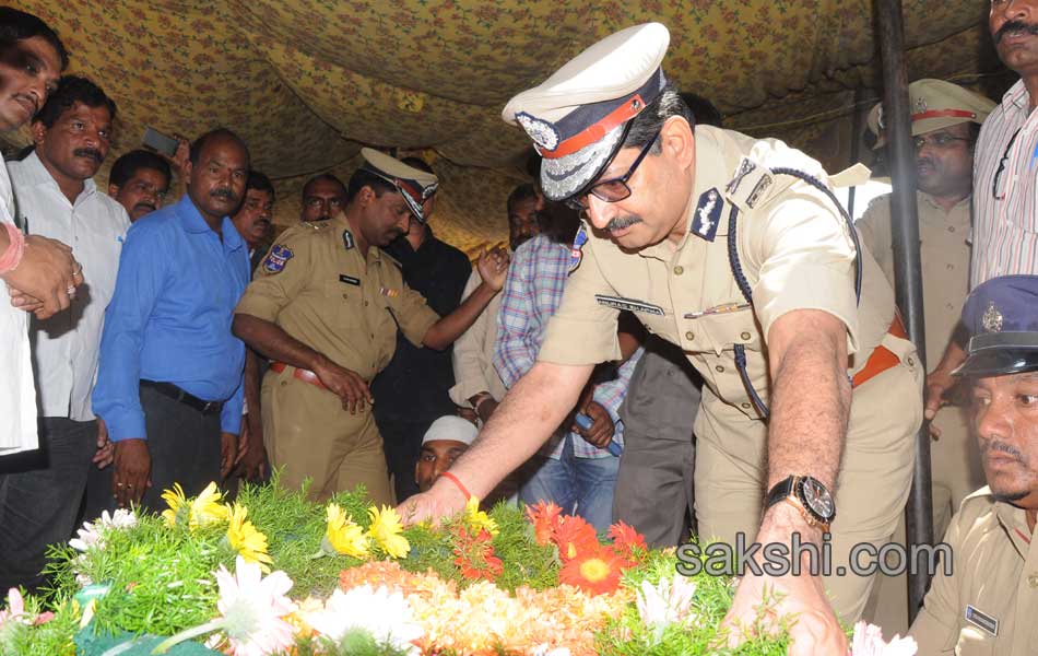 siddayya funeral completed - Sakshi11