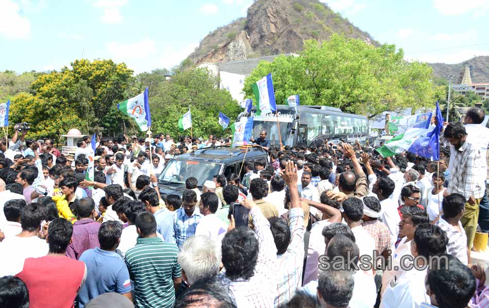 YS Jagan mohan reddy goes to prakasham barrage - Sakshi2