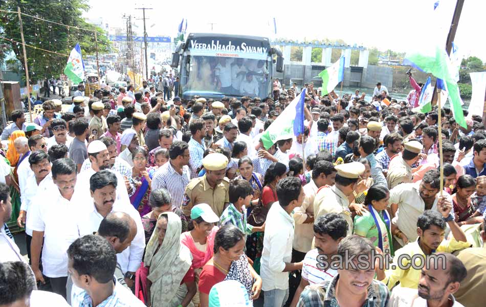 YS Jagan mohan reddy goes to prakasham barrage - Sakshi3