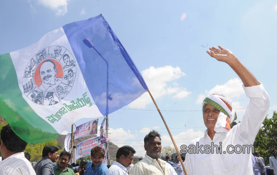 YS Jagan mohan reddy goes to prakasham barrage - Sakshi14
