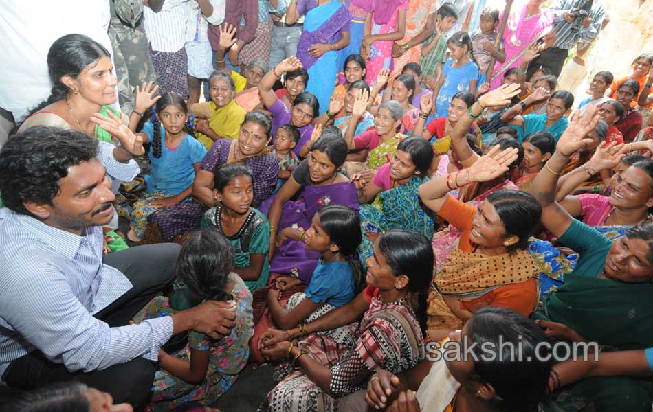 YS jagan mohan reddy tour in ananthapuram - Sakshi8