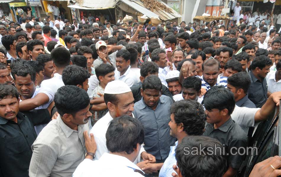 YS jagan mohan reddy tour in ananthapuram - Sakshi2