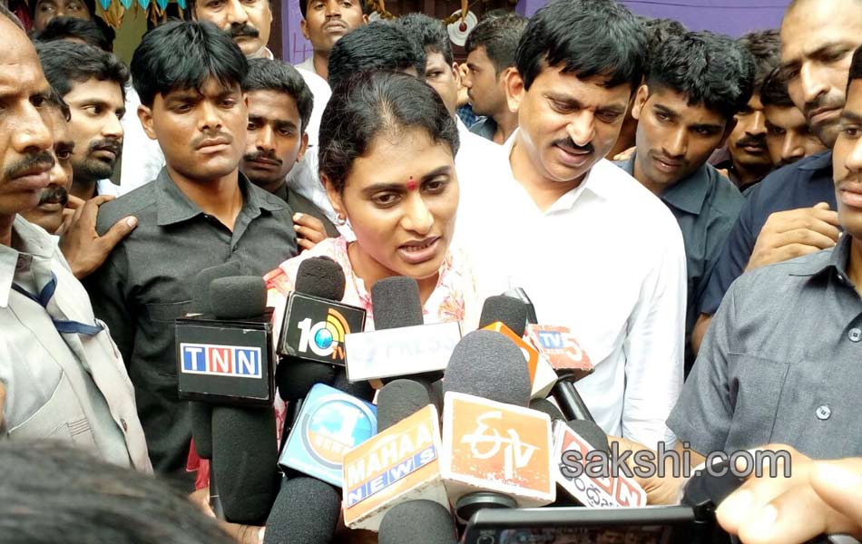 ys sharmila paramarsha yatra in Nalgonda4