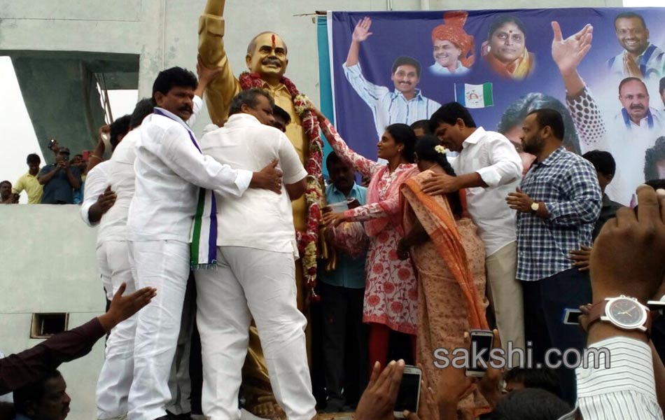 ys sharmila paramarsha yatra in Nalgonda5