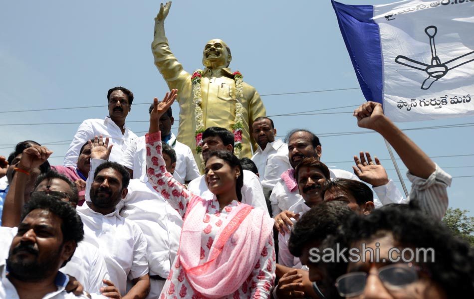 Y S Sharmila Paramarsha Yatra Day 222