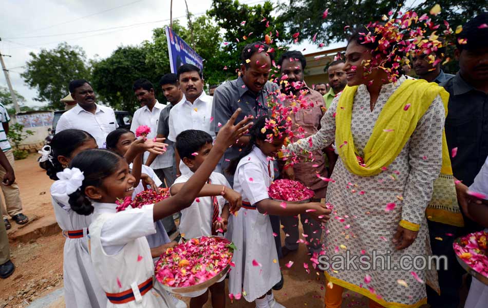 Y S Sharmila Paramarsha Yatra Day 315