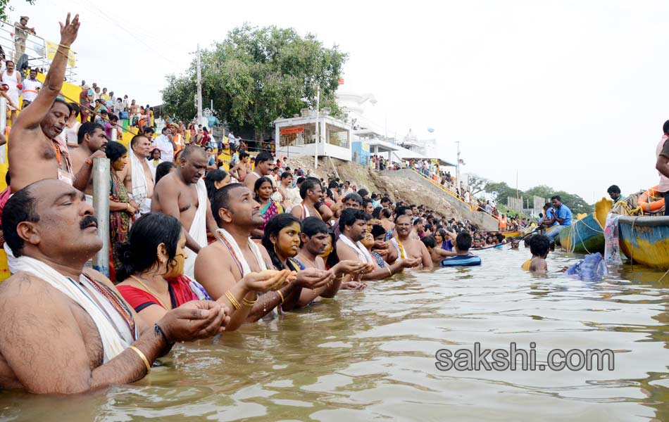 Godavari pushkaralu 2015 in AP Day2 - Sakshi3