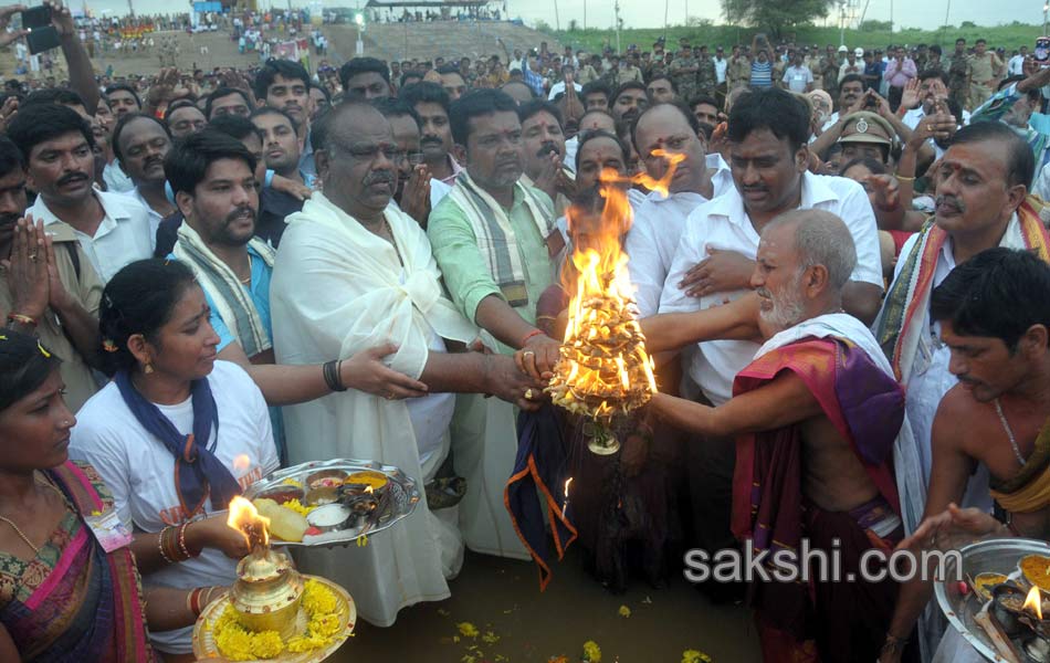 Godavari pushkaralu closing ceremony2