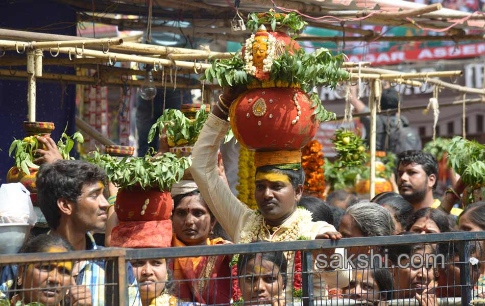 Ujjaini Mahankali Bonalu Jatara in Secunderabad24