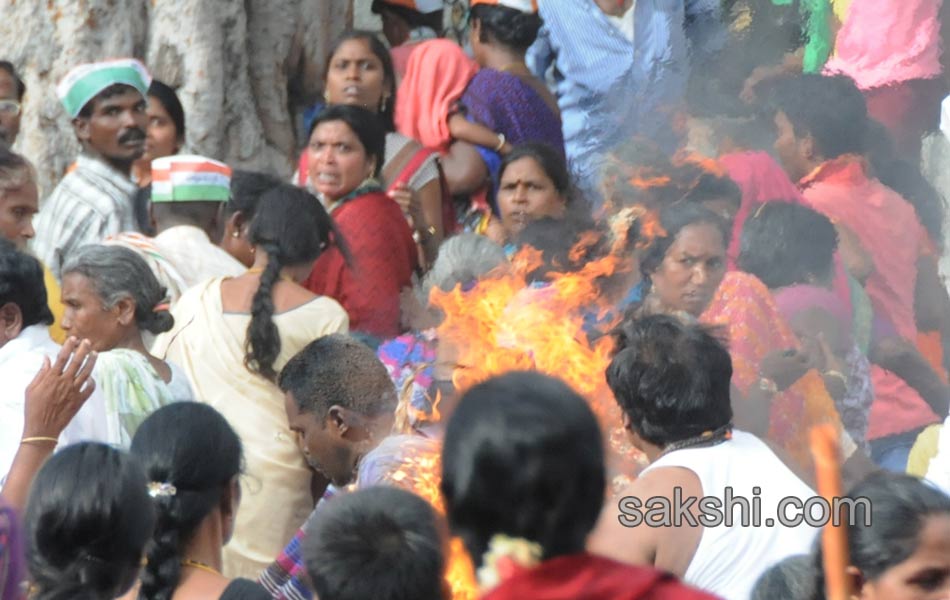 youth suicide attempts at congress party meeting in tirupathi - Sakshi4
