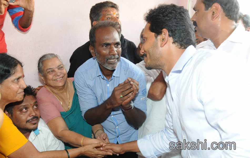 YS Jagan to meet bereaved family of Koti - Sakshi6