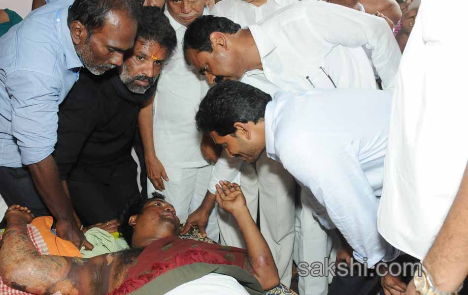 YS Jagan to meet bereaved family of Koti - Sakshi8