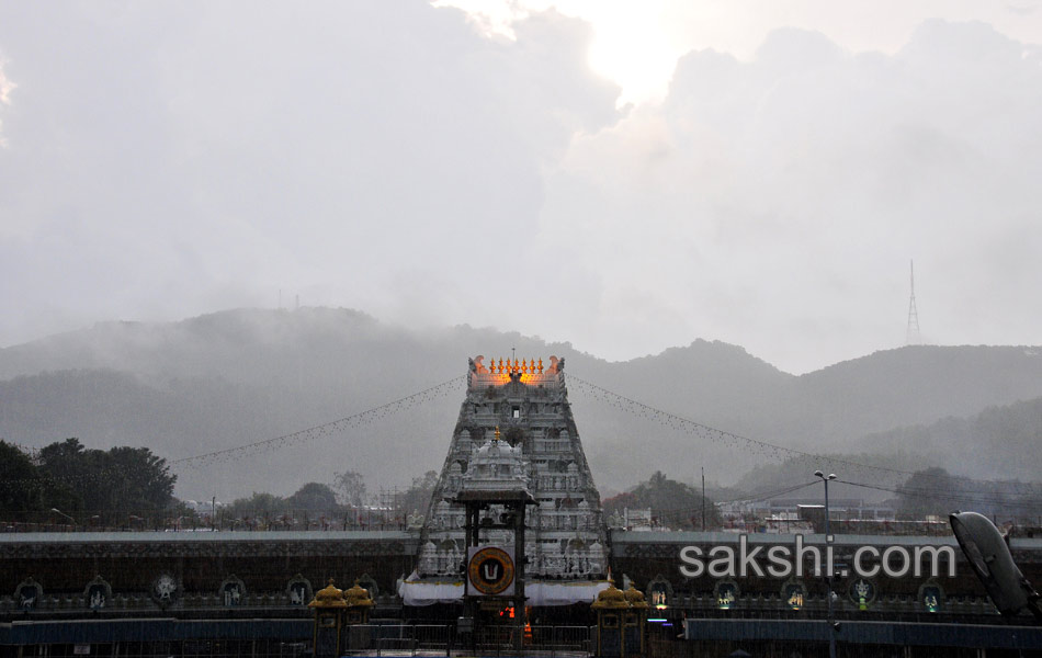 Huge Rains in Thirumala6