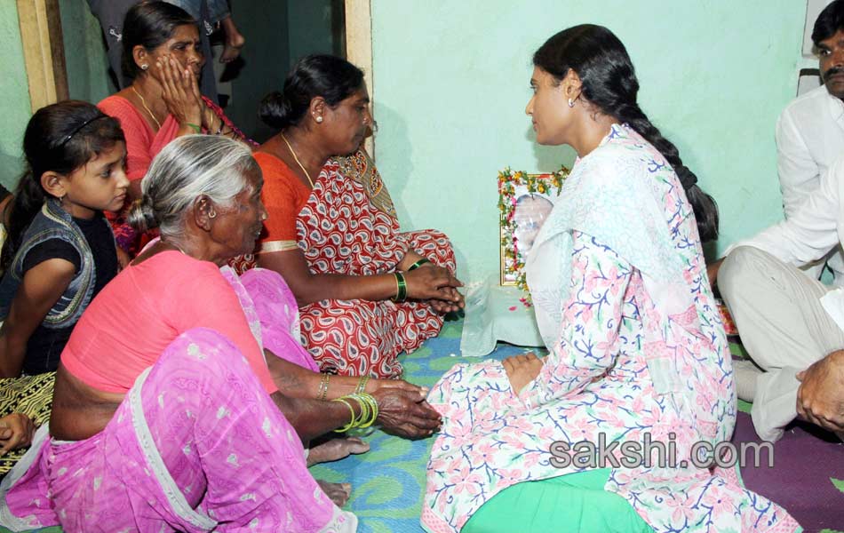 YS Sharmila Paramarsha Yatra in KareemNagar District Day 21