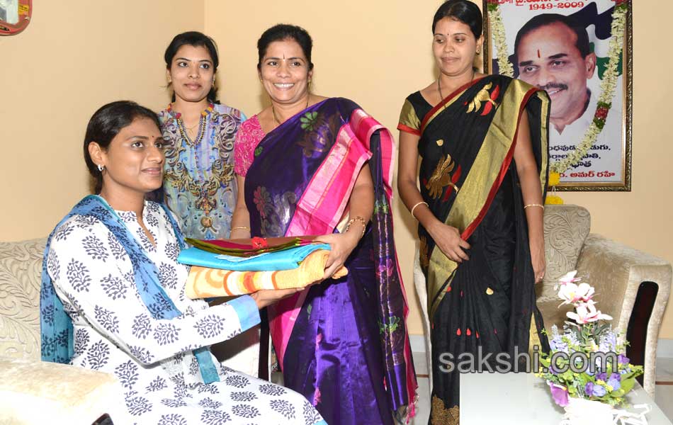 ys sharmila paramarsha yatra in adilabad district - Sakshi3