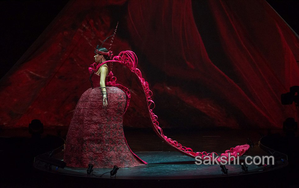 wearable art designs in newzealand fashion show4
