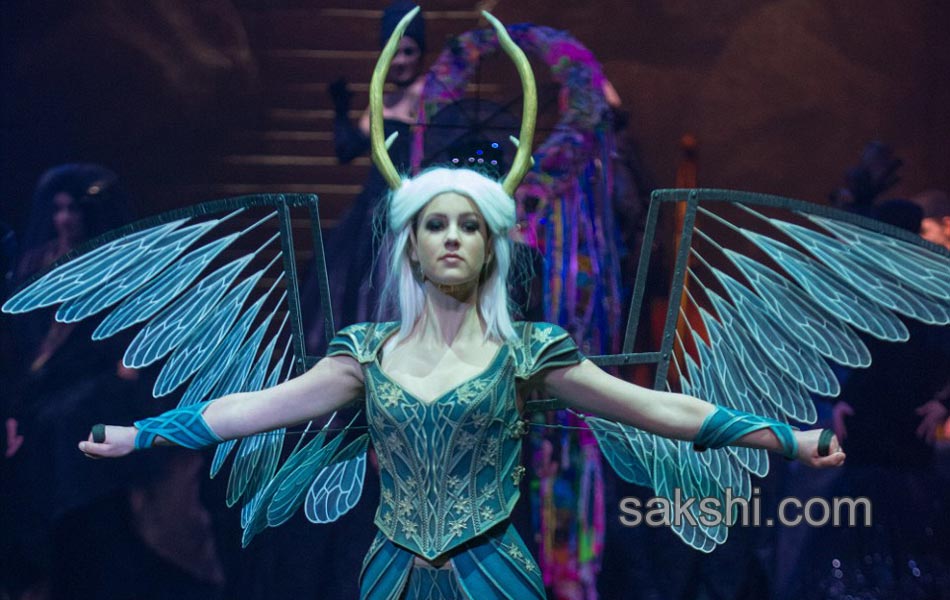 wearable art designs in newzealand fashion show8