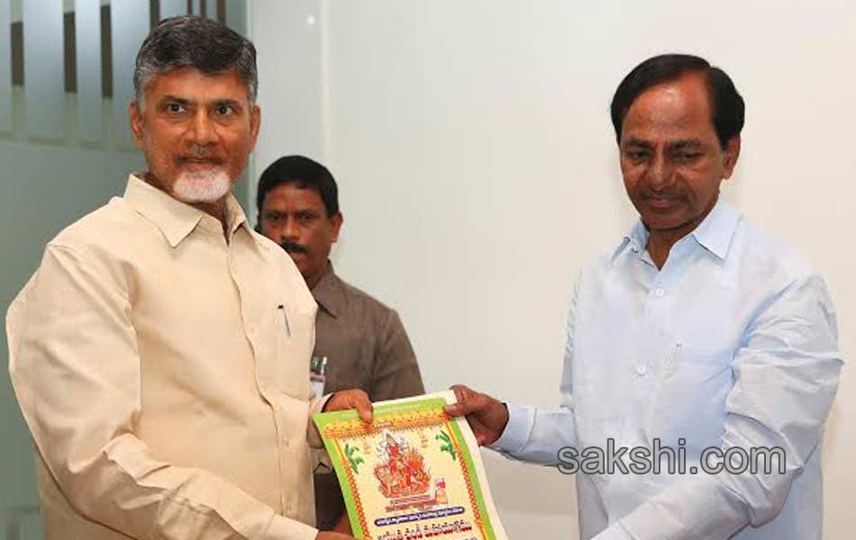 KCR And Chandrababu Bond Over Fish Curry And An Invite - Sakshi13