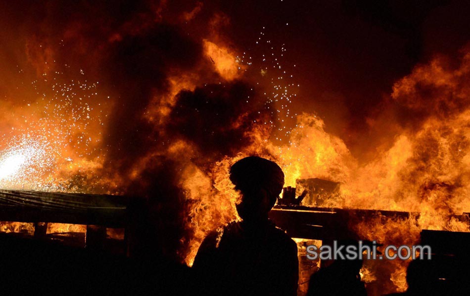 Fire Engulfs Make In India Stage in Mumbai3