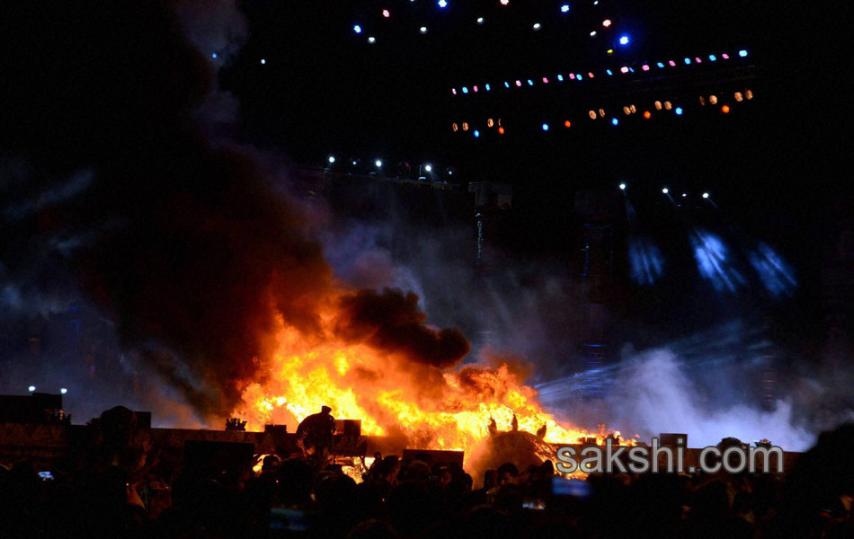 Fire Engulfs Make In India Stage in Mumbai5