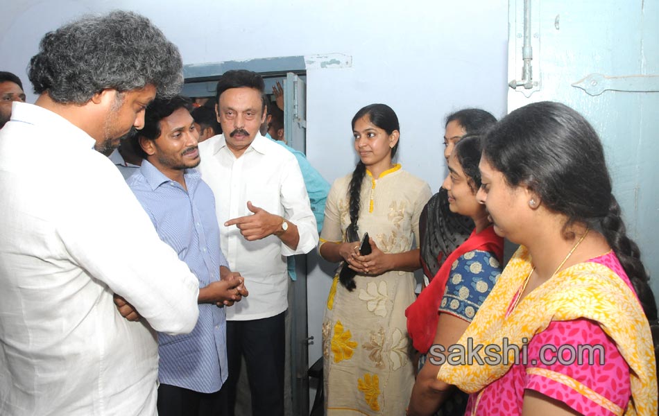Ys jagan mohan reddy to tour in Krishna district - Sakshi10