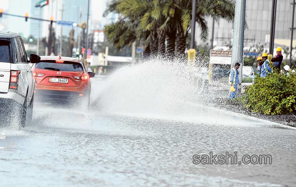 Heavy rain lashes the UAE17