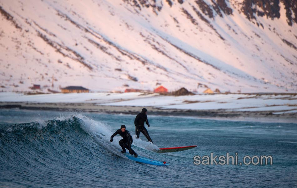A surfer looks at the Northern lights7