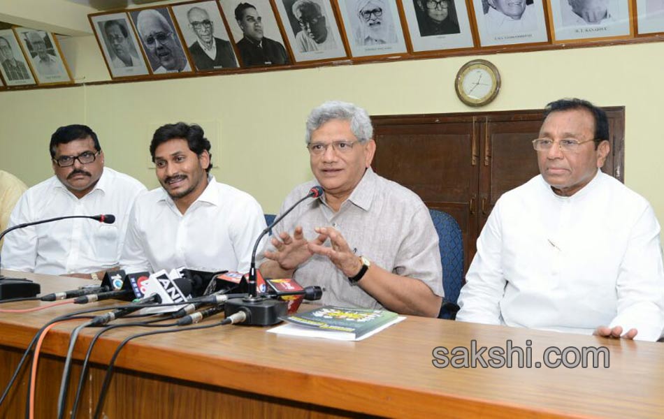 ysrcp leaders reaches delhi - Sakshi1