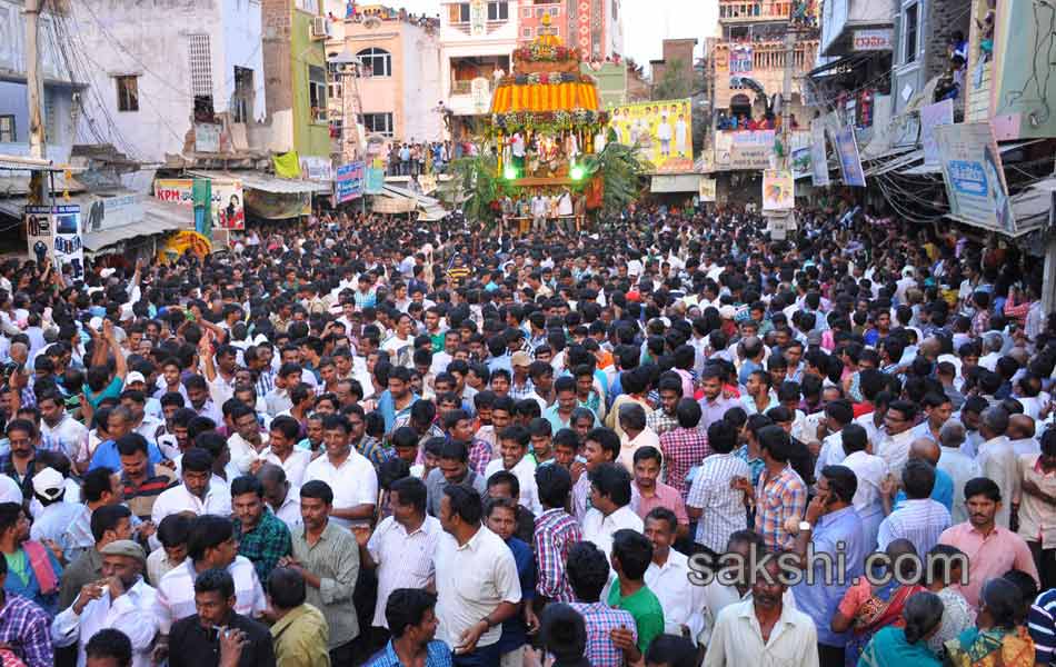 Thousands Witness Chennakesava Rathotsavam3