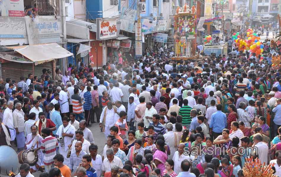 Thousands Witness Chennakesava Rathotsavam8