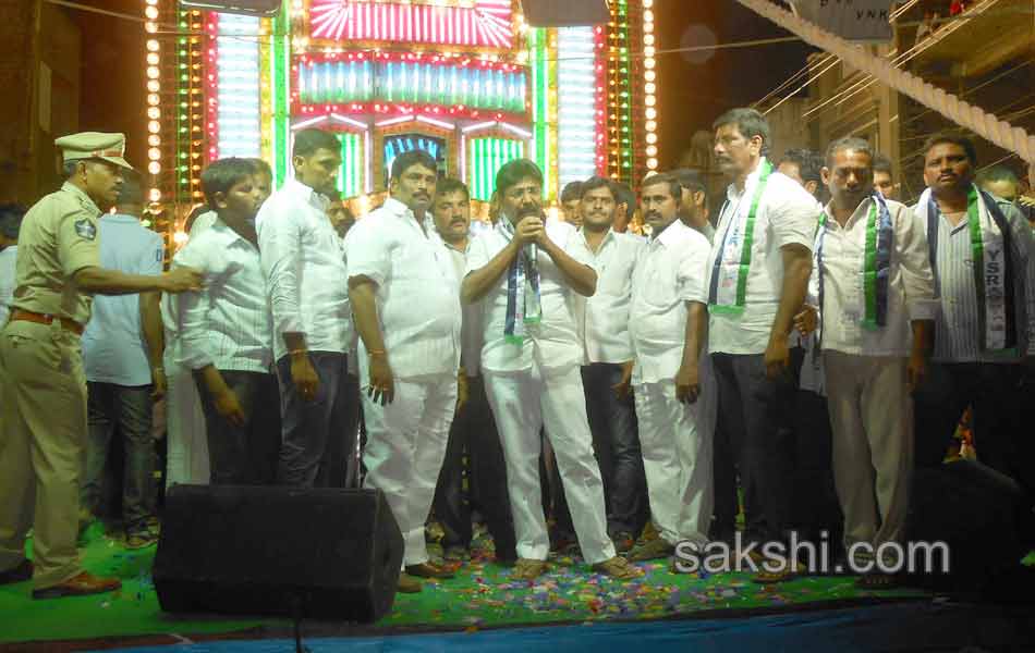 Thousands Witness Chennakesava Rathotsavam11