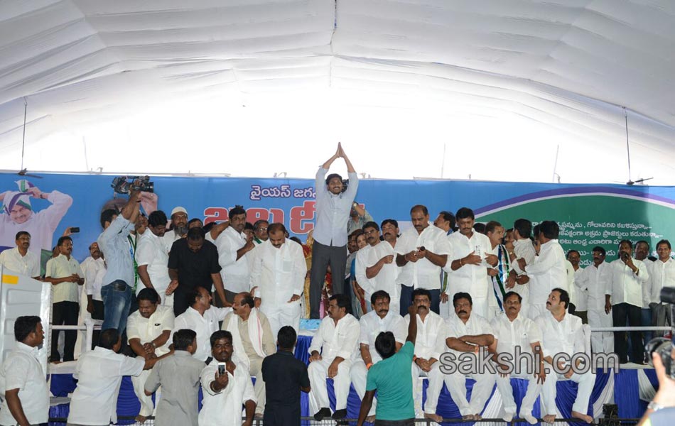 ys jagan mohan reddy launched jala deeksha - Sakshi4