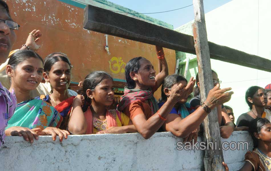 YS Jagan Mohan Reddy raithu barosa yatra in anantapur district - Sakshi21