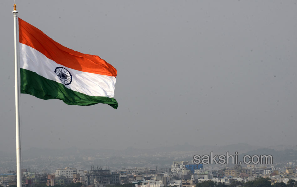 72 feet national flag hoisted by KCR - Sakshi3